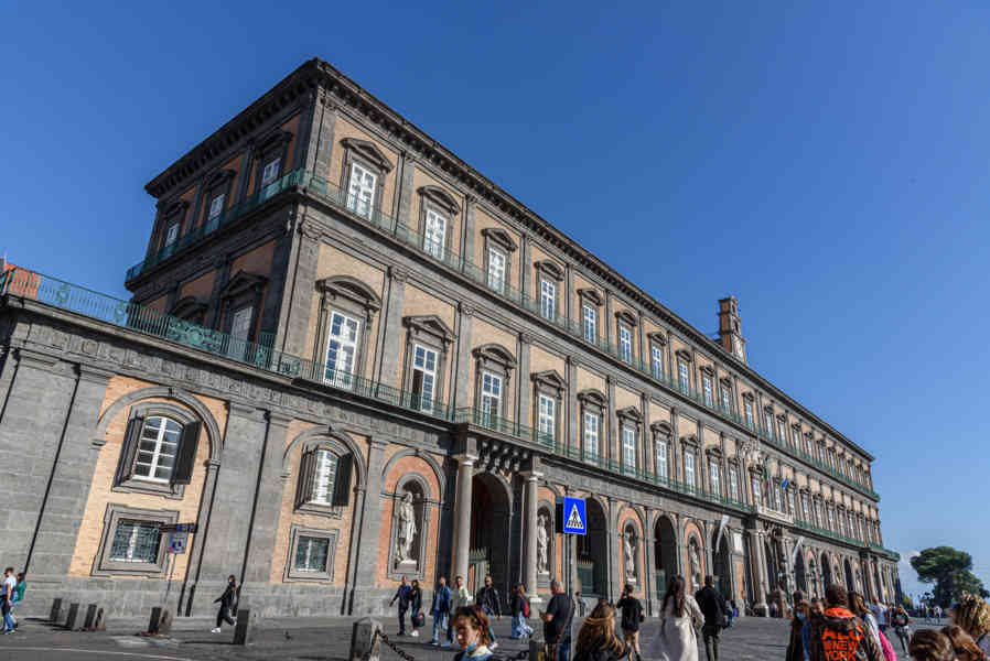 003 - Italia - Nápoles - plaza del Plebiscito - Palacio Real.jpg